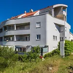 Adriano 2Br Apartment With Terrace