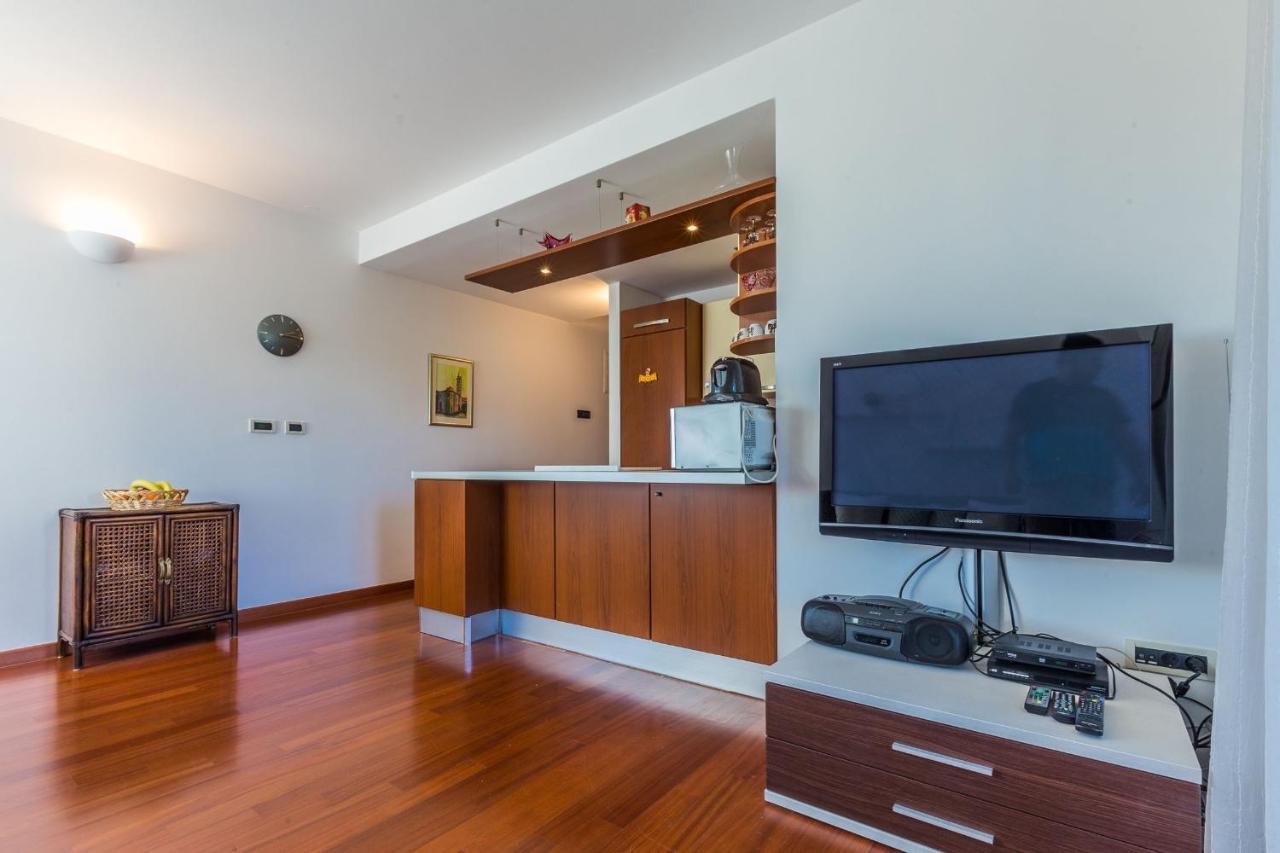 Adriano 2br With Terrace Zadar